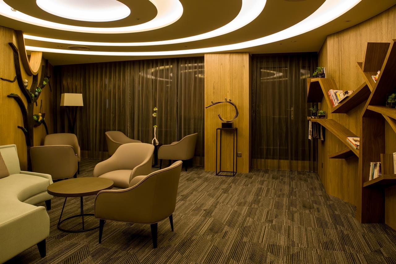 Hotel In Pingzhen Bagian luar foto