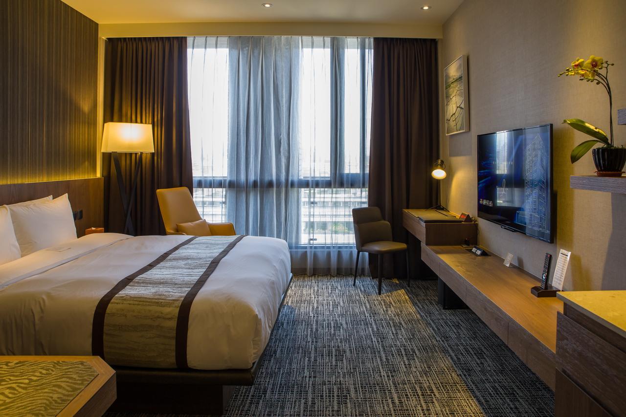 Hotel In Pingzhen Bagian luar foto